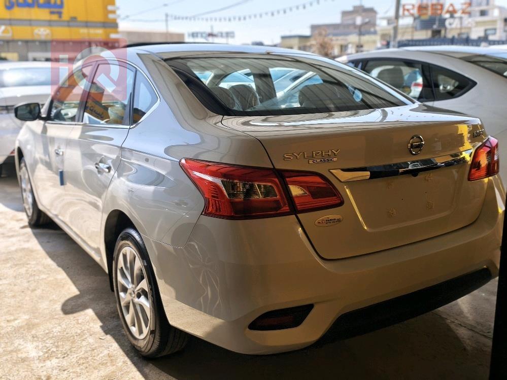 نيسان سيلفي